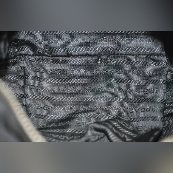β οΈβ₯οΈ Authentic PRADA Vintage Nylon Tessuto Leather Hand Boston Bag β₯οΈβ οΈ - Picture 13 of 16